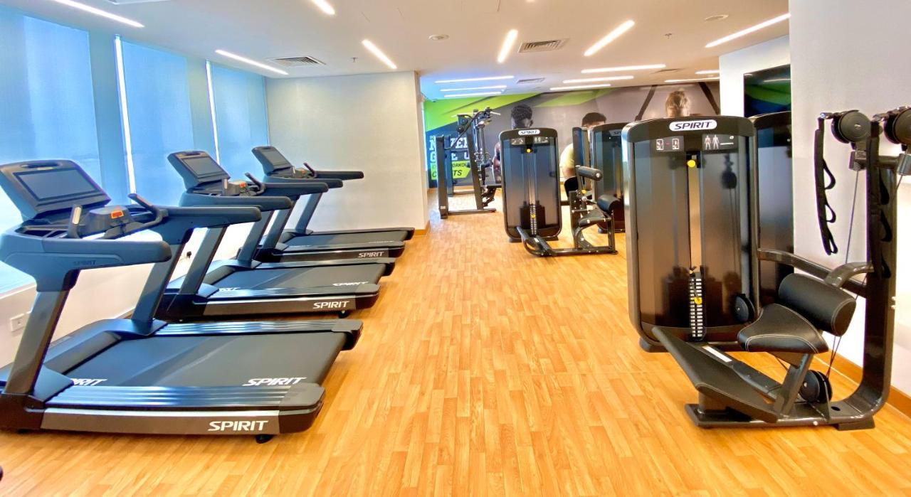 Somerset West Bay Doha Dış mekan fotoğraf The gym at the hotel
