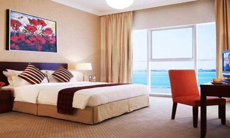 Somerset West Bay Doha Dış mekan fotoğraf A bedroom at the hotel