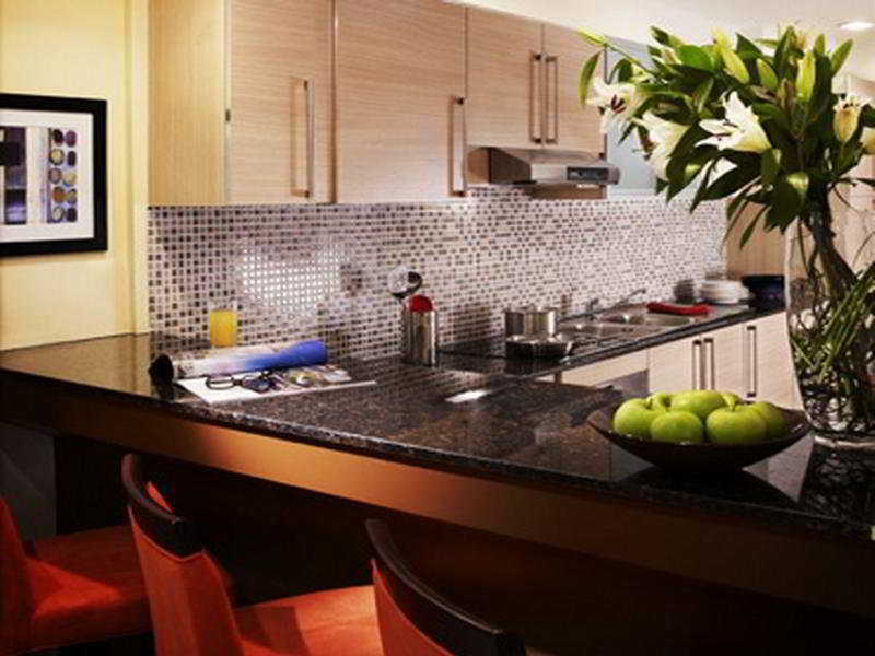 Somerset West Bay Doha Oda fotoğraf A kitchen at The Standard East Village